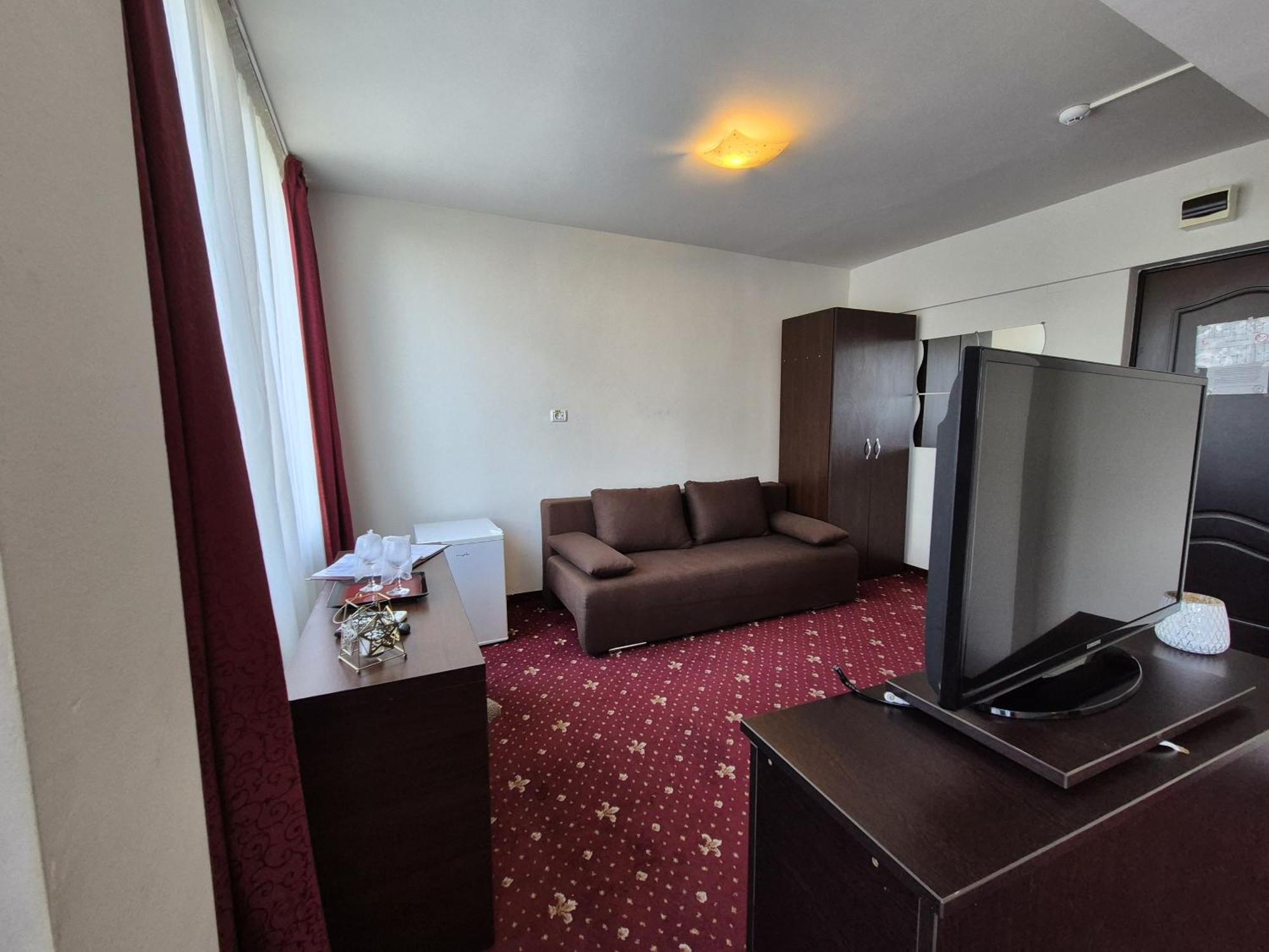 Marie Hotel